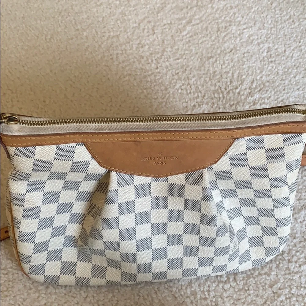 AUTHENTIC Louis Vuitton Damier Azur Siracusa PM Crossbody Bag in White and Tan
